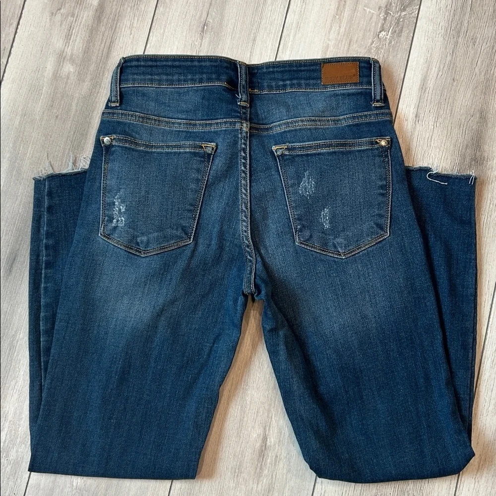 Judy Blue relaxed fit distressed jeans size 26